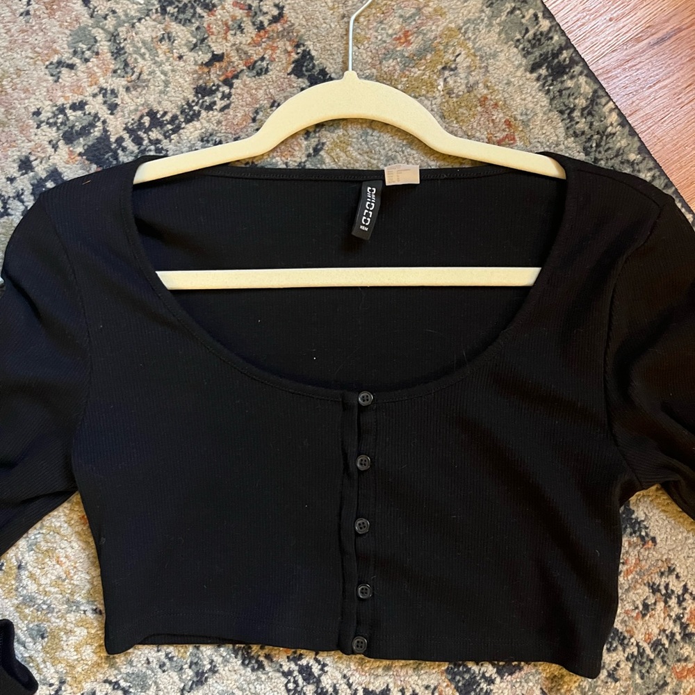 Black long sleeve cropped shirt